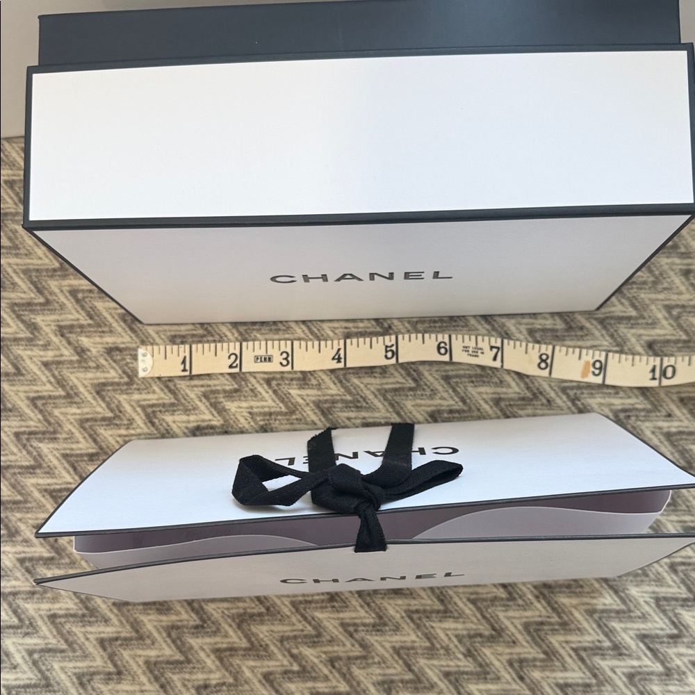 CHANEL Elegant White Box Collection - Picture 4 of 4